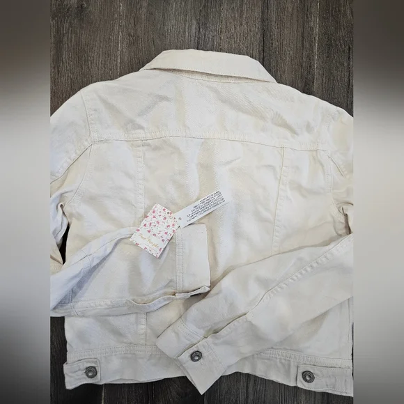 Free People Women's Optic White Cream Denim Jean Jacket- Size XS NWT - Picture 9 of 9